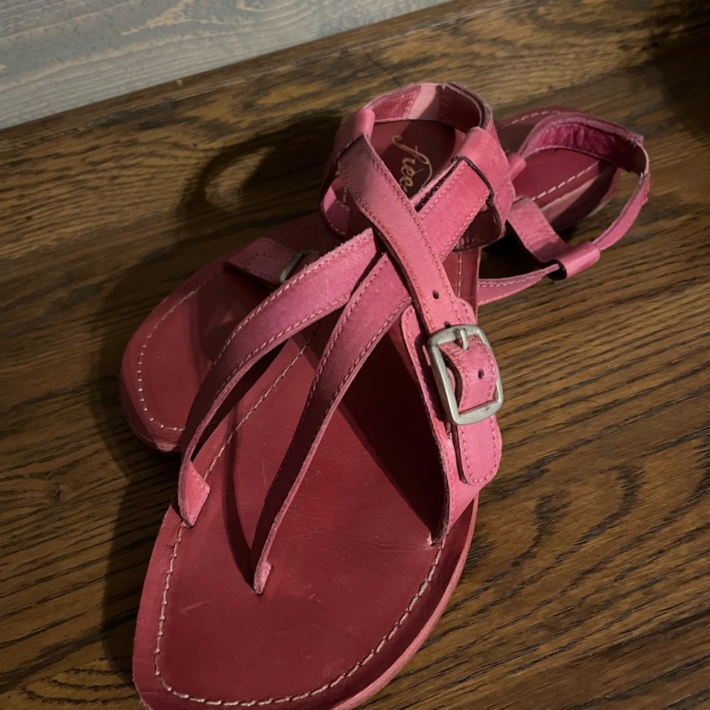 FREE PEOPLE Red strappy Buckle Sandals Womens 8.5 39